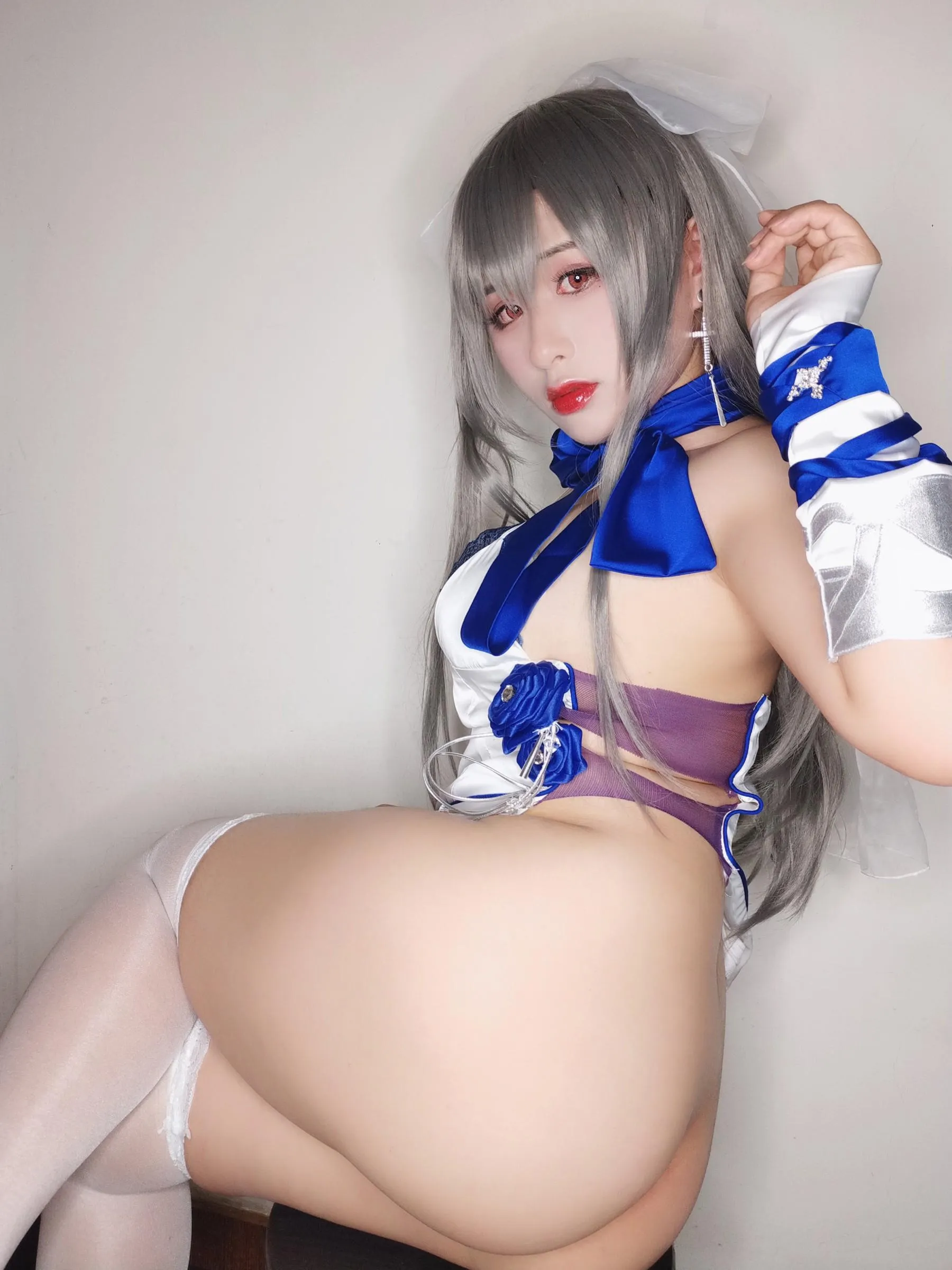 柘烟Zuken – NO.09 路易九世礼服自拍 [39P]插图7